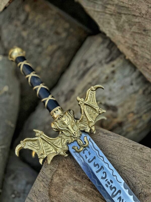 Handmade Dragon Dogma Sword – Exquisite Medieval Longsword Gift - Image 4